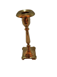 Castiçal dourado em metal