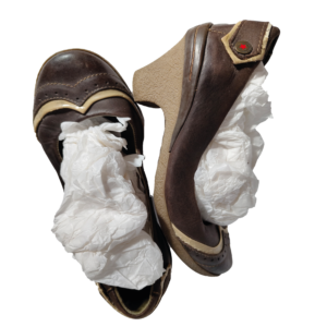 Sapatos castanhos de tacão - Image 2