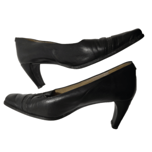 Sapatos Pretos de Tacão Bicudos - Image 2